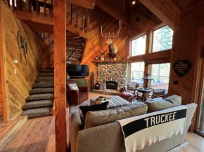 Cozy Ski Cabin Free Shuttle Village and Rec Center Truckee